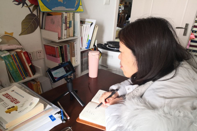 图片包含 室内, 人员, 墙壁 描述已自动生成